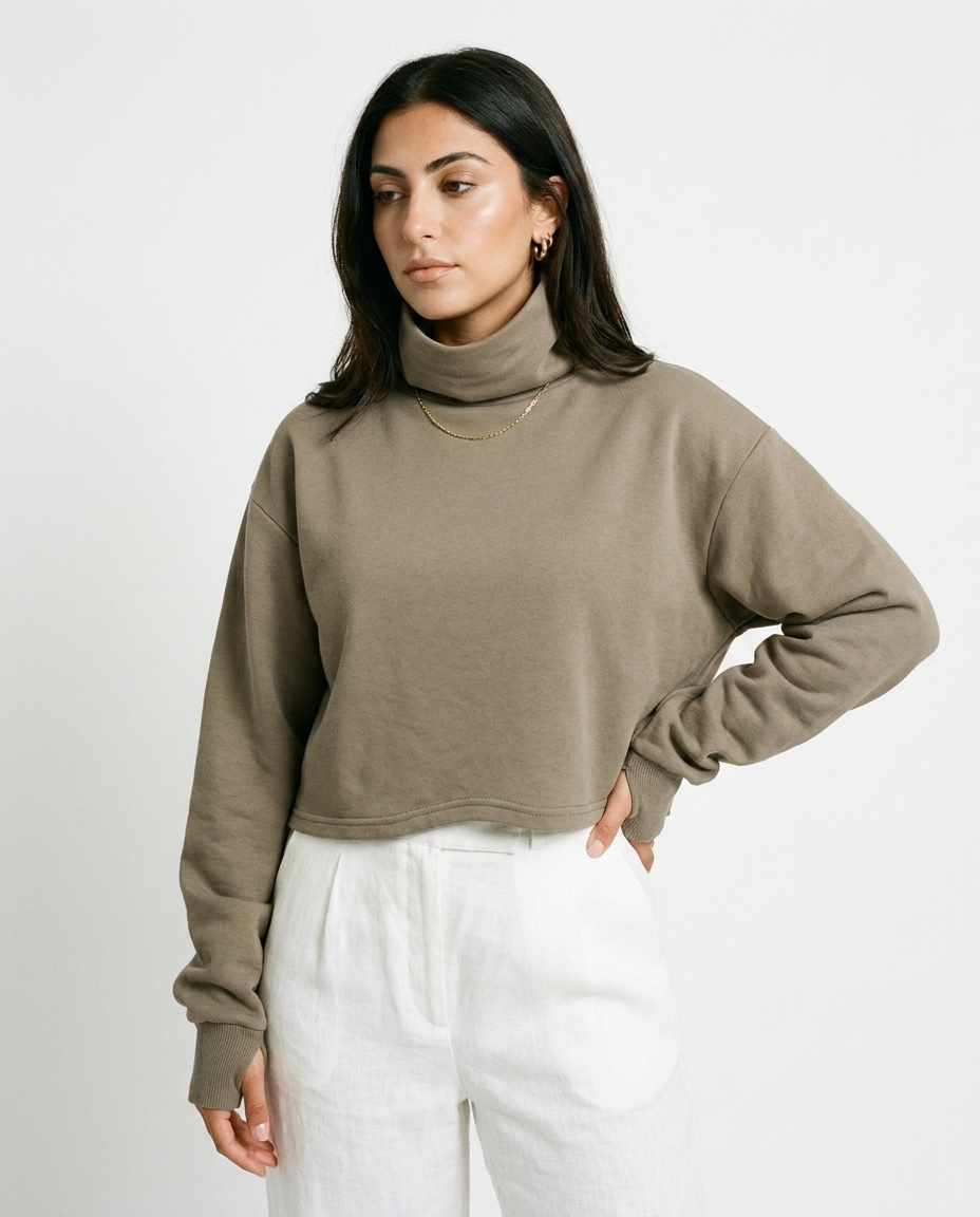 cropped golf sweater éternelle - on model
