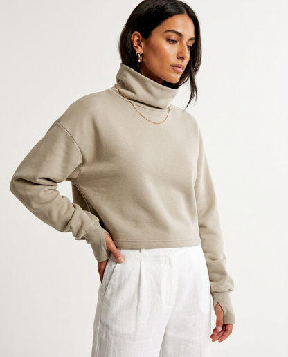 cropped golf sweater éternelle - on model