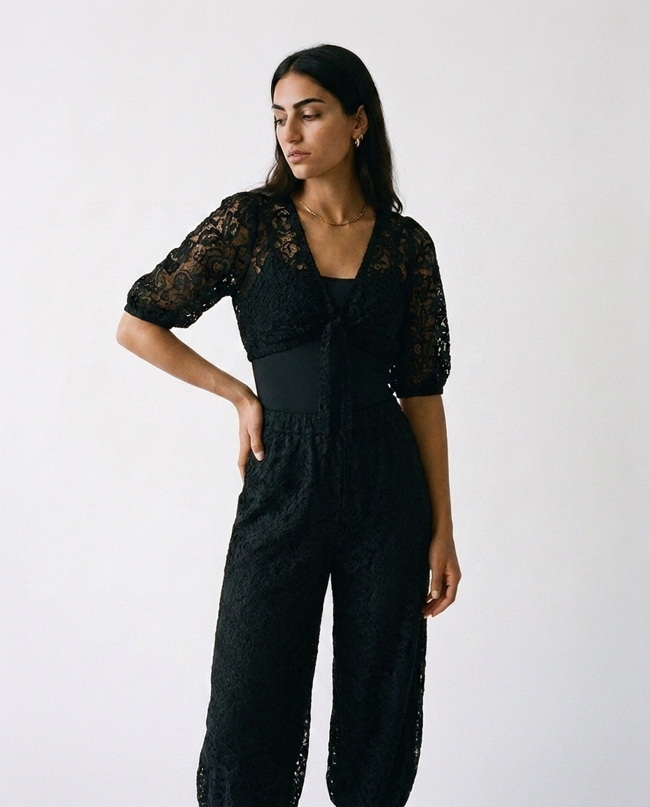 Cropped Lace top éternelle - on model